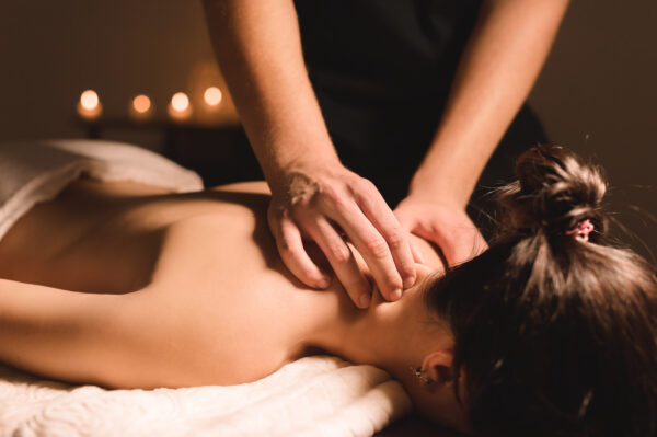 Men's,hands,make,a,therapeutic,neck,massage,for,a,girl